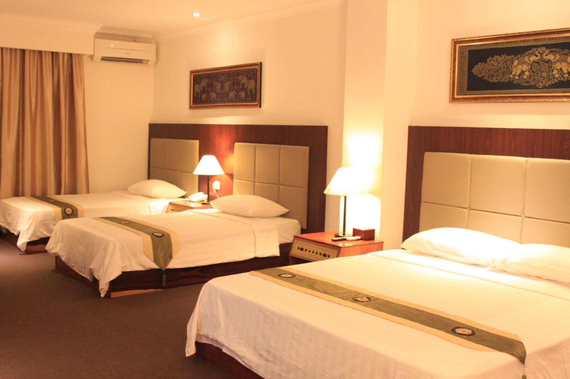 Diamond Hotel Phnom Pen Exterior foto