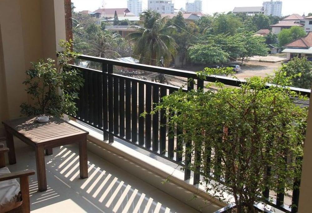 Diamond Hotel Phnom Pen Exterior foto