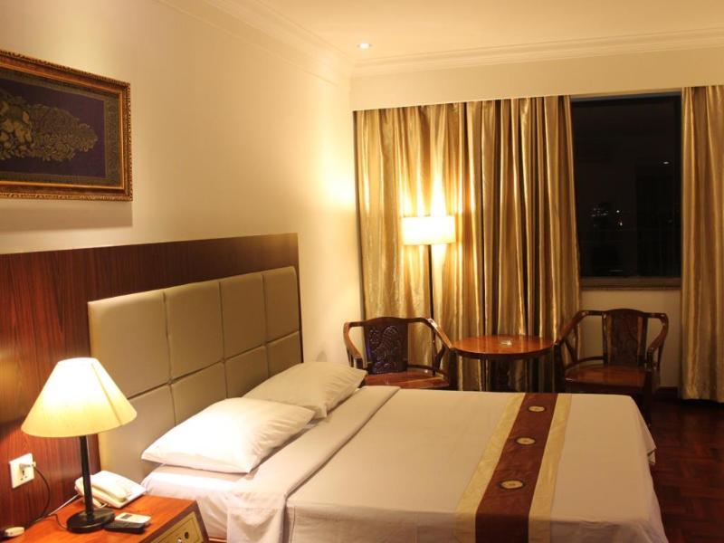 Diamond Hotel Phnom Pen Exterior foto