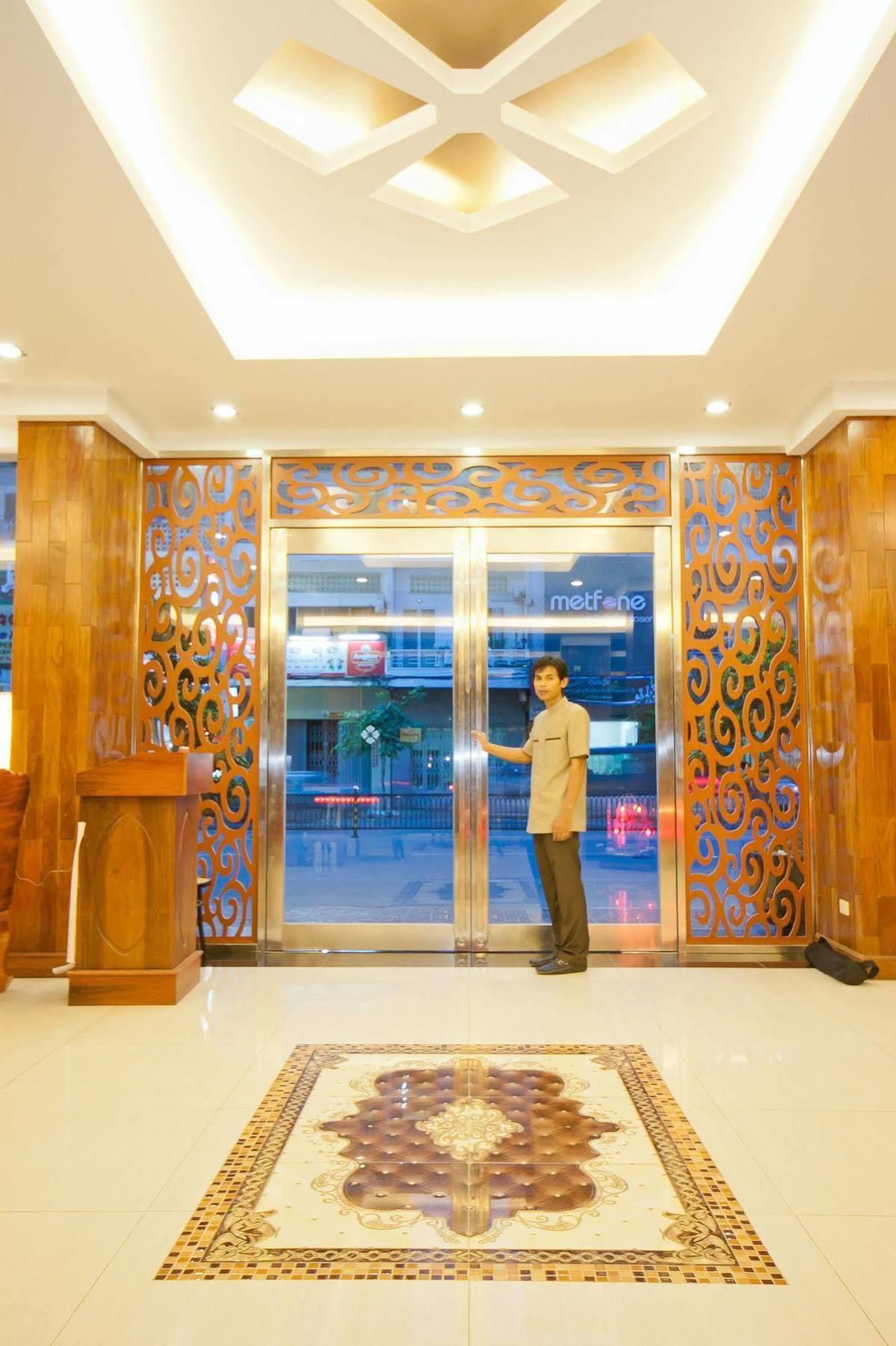 Diamond Hotel Phnom Pen Exterior foto