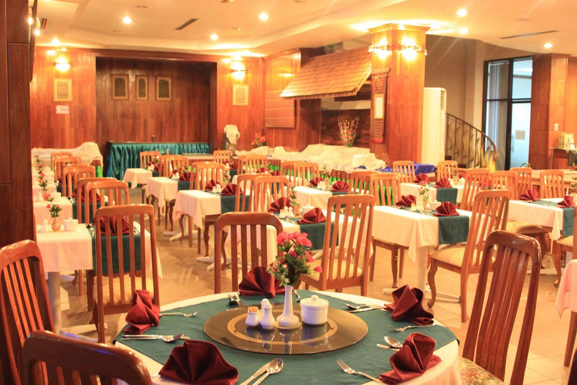 Diamond Hotel Phnom Pen Exterior foto