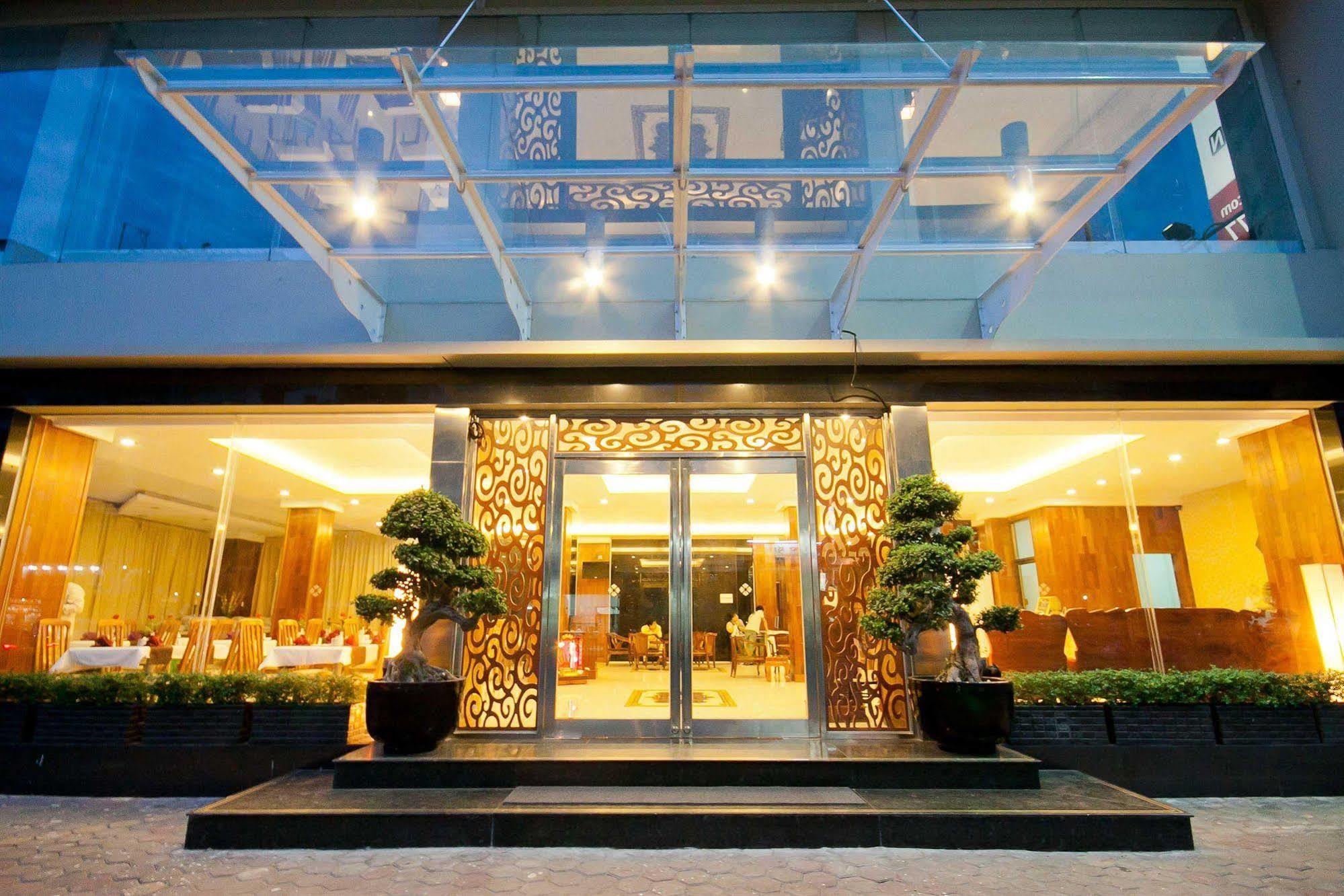Diamond Hotel Phnom Pen Exterior foto