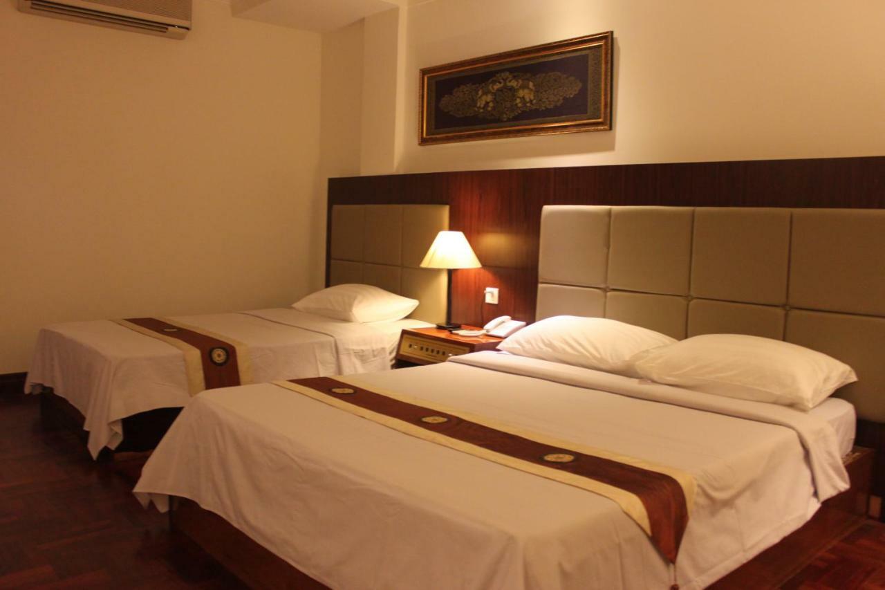 Diamond Hotel Phnom Pen Exterior foto