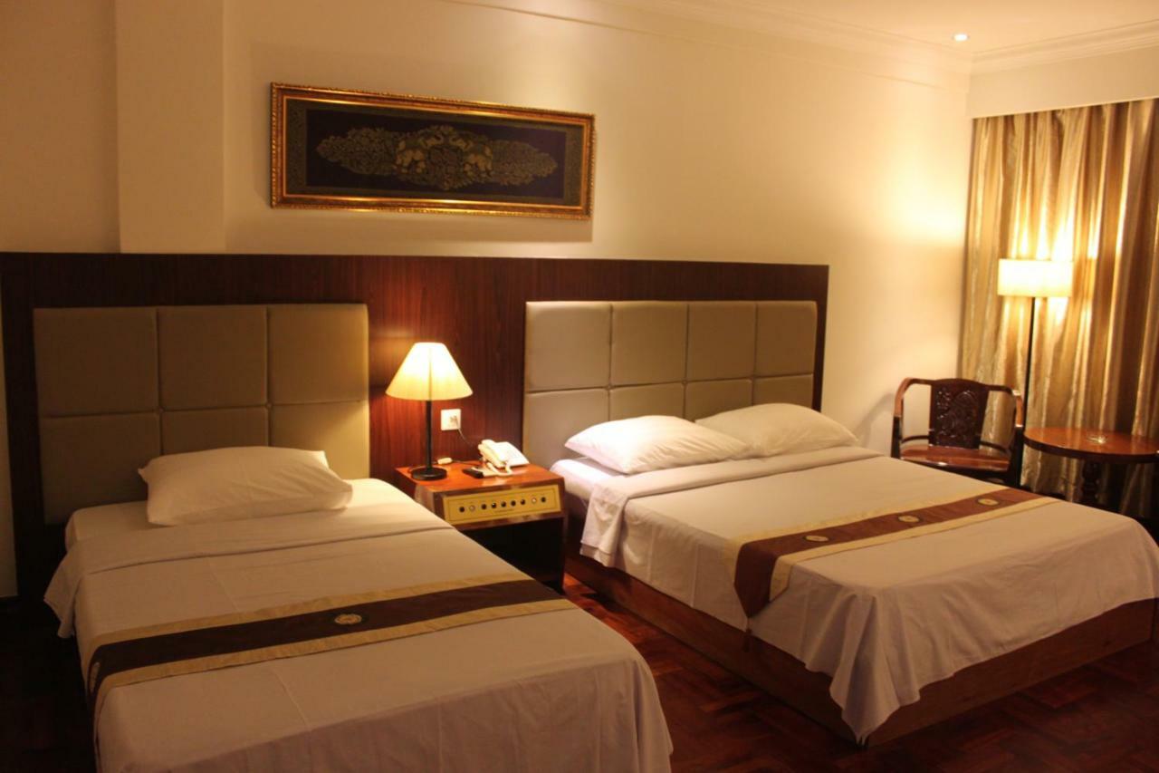 Diamond Hotel Phnom Pen Exterior foto